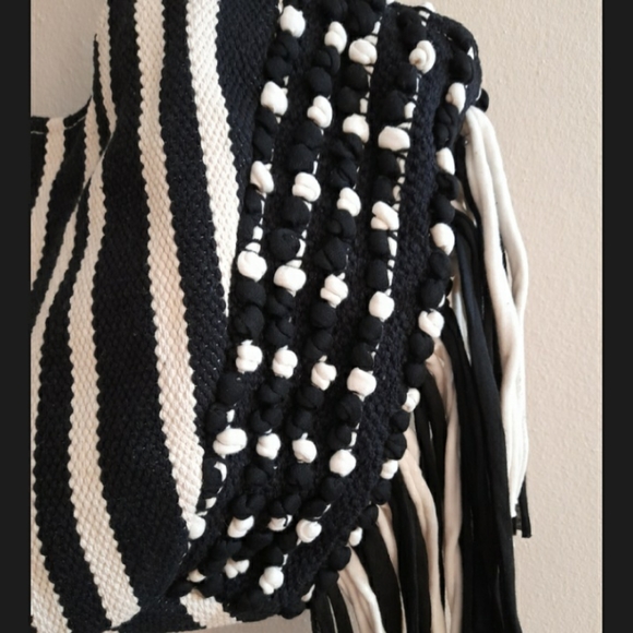 ● Time & True | Fringe Woven Tote Bag - Picture 8 of 11